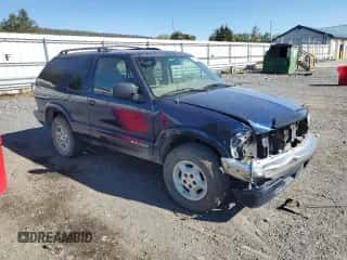 2001 Chevrolet Blazer LS с VIN 1GNCT18W21K182784, выставлен на аукционе Copart как лот 76004174 с пробегом 153 833 миль миль и Списание • Salvage title. История ставок и продаж доступна на DreamBid. Изображение 4.