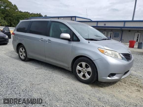 2014 Toyota Sienna LE AAS with VIN 5TDKK3DC7ES444005, listed as a Copart auction lot 86101715 with 115,208 mi miles and Salvage title. Bid and sale history available at DreamBid. Image 4.