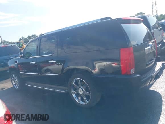 2009 Cadillac Escalade ESV with VIN 1GYFK26279R270175, listed as a IAAI auction lot 42349456 with 189,172 mi miles and . Bid and sale history available at DreamBid. Image 14.