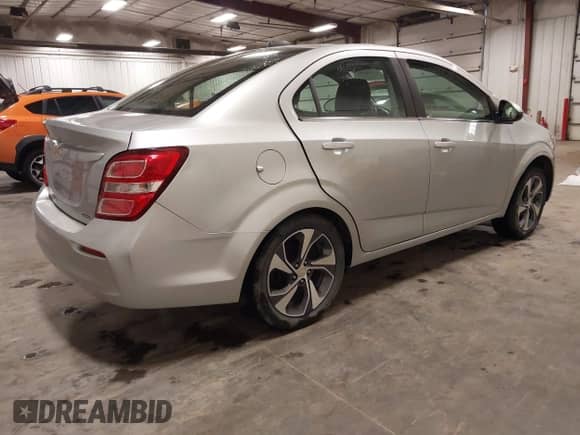 2018 Chevrolet Sonic Premier z VIN 1G1JF5SB6J4136215, wystawiony jako IAAI lot #43298299 z przebiegiem 114 910 mil mil oraz . Historia ofert i sprzedaży dostępna na DreamBid. Obrazek 4.