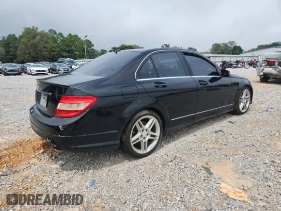 2011 Mercedes-Benz C 300 Sport z VIN WDDGF5EB8BR156487, wystawiony jako Copart lot #67489375 z przebiegiem 163 288 mil mil oraz Szkoda całkowita • Salvage title. Historia ofert i sprzedaży dostępna na DreamBid. Obrazek 3.