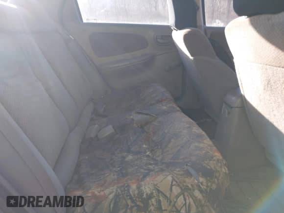 2000 Dodge Neon Highline z VIN 1B3ES46C5YD718657, wystawiony jako IAAI lot #41453415 z przebiegiem 183 574 mil mil oraz . Historia ofert i sprzedaży dostępna na DreamBid. Obrazek 8.