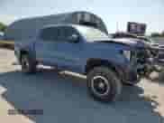 2019 Toyota Tacoma TRD Off Road z VIN 3TMCZ5AN3KM196140, wystawiony jako Copart lot #68754595 z przebiegiem 69 662 mil mil oraz Szkoda całkowita • Salvage title. Historia ofert i sprzedaży dostępna na DreamBid. Obrazek 4.