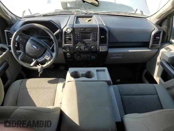 2017 Ford F-150 XL z VIN 1FTFX1CF3HKE39026, wystawiony jako Copart lot #81440895 z przebiegiem 165 121 mil mil oraz Szkoda całkowita • Salvage title. Historia ofert i sprzedaży dostępna na DreamBid. Obrazek 8.