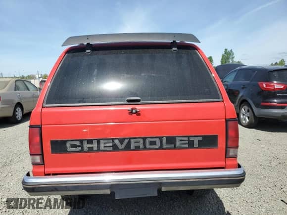 1989 Chevrolet Blazer z VIN 1GNCS18Z5K8175503, wystawiony jako Copart lot #54629275 z przebiegiem 166 049 mil mil oraz Czysty tytuł • Clean title. Historia ofert i sprzedaży dostępna na DreamBid. Obrazek 6.