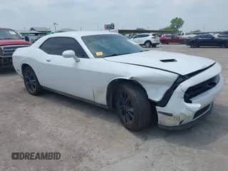 2021 Dodge Challenger SXT z VIN 2C3CDZGG2MH521669, wystawiony jako IAAI lot #42202396 z przebiegiem 138 263 mil mil oraz . Historia ofert i sprzedaży dostępna na DreamBid. Obrazek 1.