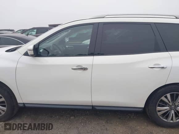 2019 Nissan Pathfinder S z VIN 5N1DR2MN2KC633945, wystawiony jako IAAI lot #41757390 z przebiegiem 120 214 mil mil oraz . Historia ofert i sprzedaży dostępna na DreamBid. Obrazek 14.