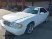 2000 Mercedes-Benz SL 500 с VIN WDBFA68F4YF192999, выставлен на аукционе IAAI как лот 42455495 с пробегом 158 067 миль миль и . История ставок и продаж доступна на DreamBid. Изображение 2.