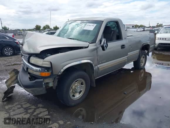 2000 Chevrolet Silverado 2500 с VIN 1GCFC24U1YZ258674, выставлен на аукционе IAAI как лот 43364700 с пробегом Не указан миль и . История ставок и продаж доступна на DreamBid. Изображение 2.