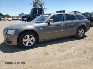 2008 Dodge Magnum SXT with VIN 2D4FV37V78H129071, listed as a Copart auction lot 64698115 with 127,442 mi miles and Salvage title. Bid and sale history available at DreamBid. Image 1.