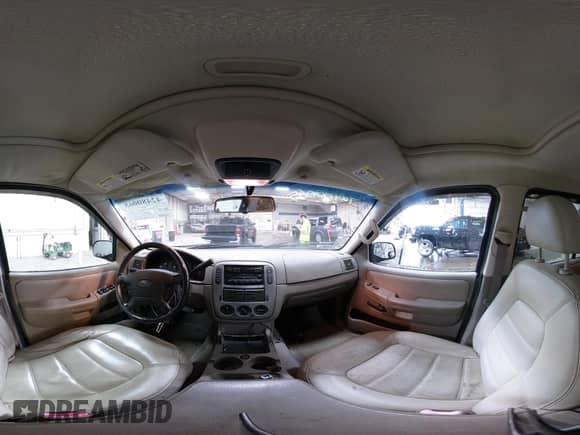 2005 Ford Explorer XLT z VIN 1FMZU73WX5ZA04530, wystawiony jako IAAI lot #42480065 z przebiegiem 133 593 mil mil oraz . Historia ofert i sprzedaży dostępna na DreamBid. Obrazek 19.