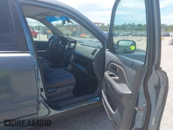 2006 Honda Pilot EX with VIN 5FNYF28426B031782, listed as a IAAI auction lot 42972105 with 207,318 mi miles and . Bid and sale history available at DreamBid. Image 5.