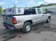 2006 GMC Sierra 1500 SLE1 z VIN 2GTEK19B261264327, wystawiony jako IAAI lot #42161758 z przebiegiem 101 091 mil mil oraz . Historia ofert i sprzedaży dostępna na DreamBid. Obrazek 4.