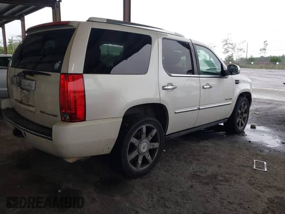 2011 Cadillac Escalade Premium with VIN 1GYS3CEF0BR130853, listed as a IAAI auction lot 43420315 with 207,799 mi miles and . Bid and sale history available at DreamBid. Image 4.