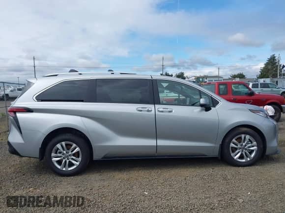 2025 Toyota Sienna Limited с VIN 5TDZRKEC9SS234407, выставлен на аукционе IAAI как лот 42131916 с пробегом 7 695 миль миль и . История ставок и продаж доступна на DreamBid. Изображение 13.