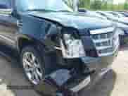 2009 Cadillac Escalade z VIN 1GYFK33219R190445, wystawiony jako IAAI lot #42402328 z przebiegiem 169 974 mil mil oraz . Historia ofert i sprzedaży dostępna na DreamBid. Obrazek 6.