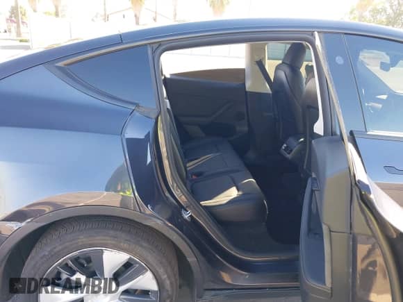 2024 Tesla Model Y с VIN 7SAYGDED7RF097801, выставлен на аукционе IAAI как лот 43345626 с пробегом 12 959 миль миль и . История ставок и продаж доступна на DreamBid. Изображение 8.