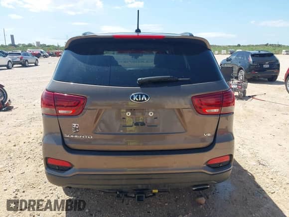 2020 Kia Sorento LX with VIN 5XYPG4A5XLG633003, listed as a IAAI auction lot 42360045 with 99,224 mi miles and . Bid and sale history available at DreamBid. Image 16.