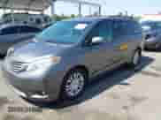 2017 Toyota Sienna XLE Auto Access Seat z VIN 5TDYZ3DC3HS850387, wystawiony jako IAAI lot #42945810 z przebiegiem 56 833 mil mil oraz . Historia ofert i sprzedaży dostępna na DreamBid. Obrazek 2.