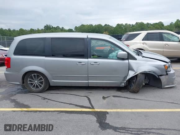 2017 Dodge Grand Caravan SE with VIN 2C4RDGBG7HR846951, listed as a IAAI auction lot 42881351 with 209,240 mi miles and . Bid and sale history available at DreamBid. Image 14.