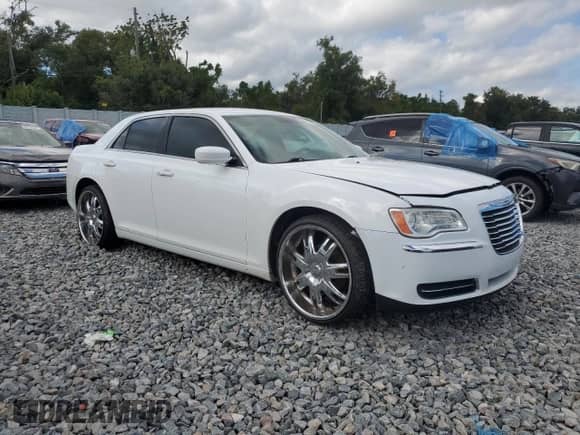 2013 Chrysler 300 with VIN 2C3CCAAG8DH606903, listed as a Copart auction lot 86831465 with 109,944 mi miles and Salvage title. Bid and sale history available at DreamBid. Image 4.