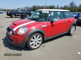 2008 MINI Hardtop S with VIN WMWMF73588TV37352, listed as a Copart auction lot 67924875 with 61,998 mi miles and Salvage title. Bid and sale history available at DreamBid. Image 1.