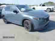 2023 Mazda CX-5 S Carbon Edition z VIN JM3KFBCM6P0252838, wystawiony jako IAAI lot #43248566 z przebiegiem 37 599 mil mil oraz . Historia ofert i sprzedaży dostępna na DreamBid. Obrazek 1.