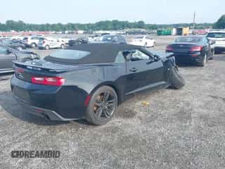 2017 Chevrolet Camaro 2LT z VIN 1G1FD3DX5H0214865, wystawiony jako IAAI lot #42987124 z przebiegiem 58 000 mil mil oraz . Historia ofert i sprzedaży dostępna na DreamBid. Obrazek 4.