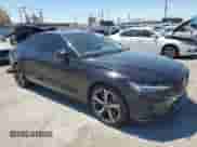 2024 Volvo S60 Plus Dark Theme z VIN 7JRL12FL2RG291095, wystawiony jako Copart lot #56045645 z przebiegiem 48 162 mil mil oraz Szkoda całkowita • Salvage title. Historia ofert i sprzedaży dostępna na DreamBid. Obrazek 4.