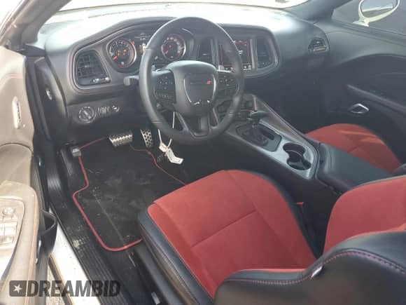 2023 Dodge Challenger R/T Scat Pack z VIN 2C3CDZFJ5PH695804, wystawiony jako Copart lot #67569295 z przebiegiem 6 898 mil mil oraz Szkoda całkowita • Salvage title. Historia ofert i sprzedaży dostępna na DreamBid. Obrazek 8.