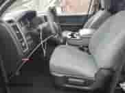 2017 Ram 1500 Express z VIN 1C6RR6FG7HS860991, wystawiony jako Copart lot #54261035 z przebiegiem 68 271 mil mil oraz Szkoda całkowita • Salvage title. Historia ofert i sprzedaży dostępna na DreamBid. Obrazek 7.