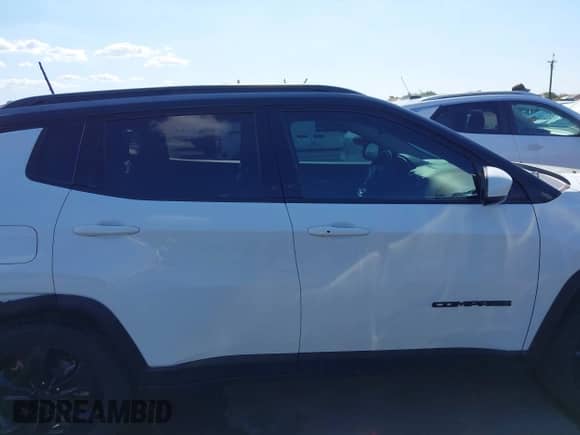 2019 Jeep Compass Altitude z VIN 3C4NJCBB3KT637375, wystawiony jako IAAI lot #42408775 z przebiegiem 114 977 mil mil oraz . Historia ofert i sprzedaży dostępna na DreamBid. Obrazek 14.