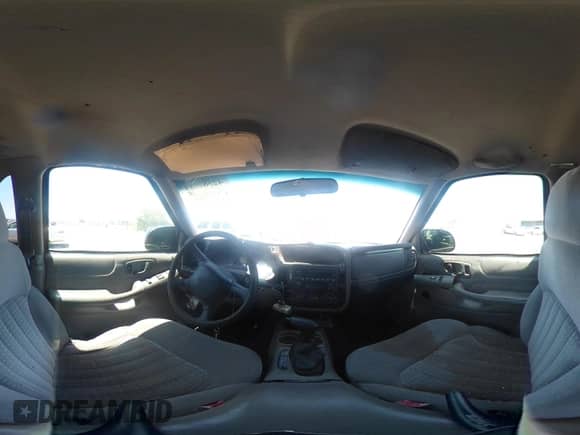 2002 Chevrolet Blazer LS с VIN 1GNCS18W92K177862, выставлен на аукционе IAAI как лот 42587989 с пробегом 207 236 миль миль и . История ставок и продаж доступна на DreamBid. Изображение 19.