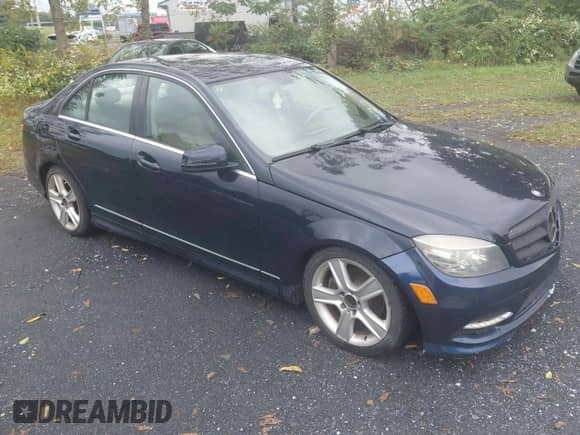 2011 Mercedes-Benz C 300 Sport z VIN WDDGF8BB6BR145896, wystawiony jako Copart lot #84426195 z przebiegiem 113 547 mil mil oraz Czysty tytuł • Clean title. Historia ofert i sprzedaży dostępna na DreamBid. Obrazek 1.