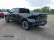 2019 Ram 1500 Rebel z VIN 1C6SRFET2KN705108, wystawiony jako IAAI lot #43163417 z przebiegiem 110 932 mil mil oraz . Historia ofert i sprzedaży dostępna na DreamBid. Obrazek 3.