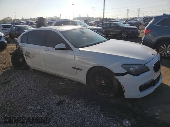 2012 BMW 7 Series 750Li xDrive z VIN WBAKC8C53CC434922, wystawiony jako Copart lot #80517035 z przebiegiem 153 422 mil mil oraz Czysty tytuł • Clean title. Historia ofert i sprzedaży dostępna na DreamBid. Obrazek 4.