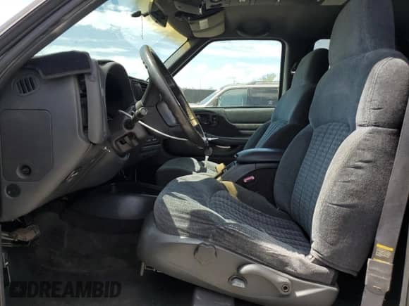 1999 Chevrolet Blazer LS z VIN 1GNCS13W6X2217684, wystawiony jako Copart lot #63035645 z przebiegiem 114 567 mil mil oraz Szkoda całkowita • Salvage title. Historia ofert i sprzedaży dostępna na DreamBid. Obrazek 7.