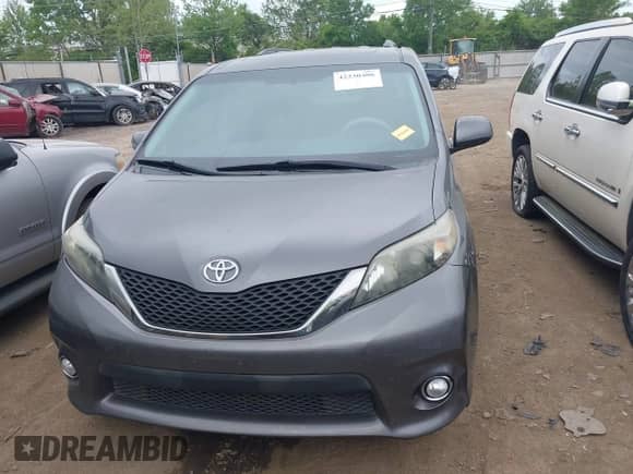 2011 Toyota Sienna SE с VIN 5TDXK3DC9BS068215, выставлен на аукционе IAAI как лот 42230406 с пробегом 204 774 миль миль и . История ставок и продаж доступна на DreamBid. Изображение 12.