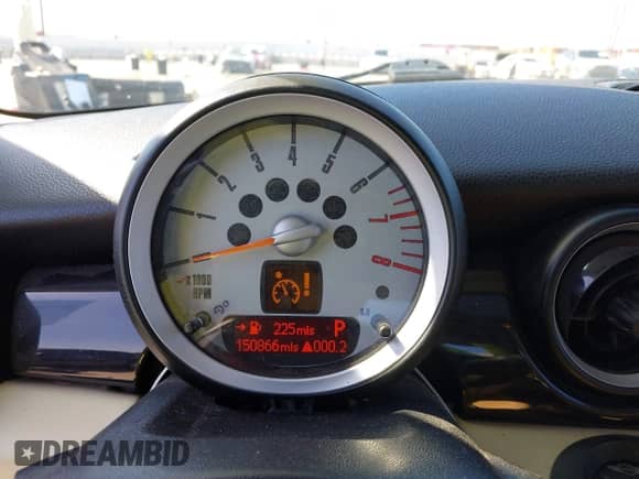 2010 MINI Hardtop with VIN WMWMF3C53ATZ24647, listed as a IAAI auction lot 43400088 with 150,866 mi miles and . Bid and sale history available at DreamBid. Image 7.