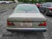 1991 Mercedes-Benz 300 z VIN WDBEB28D1MB384771, wystawiony jako Copart lot #58831195 z przebiegiem 229 641 mil mil oraz Szkoda całkowita • Salvage title. Historia ofert i sprzedaży dostępna na DreamBid. Obrazek 6.