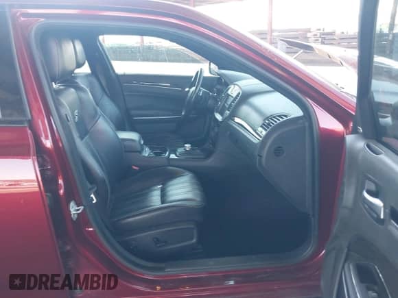 2020 Chrysler 300 S с VIN 2C3CCAGG3LH131585, выставлен на аукционе IAAI как лот 42544453 с пробегом 82 691 миль миль и . История ставок и продаж доступна на DreamBid. Изображение 5.