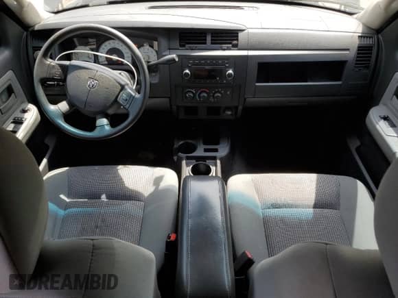 2010 Dodge Dakota Bighorn/Lonestar z VIN 1D7CE3GK9AS212902, wystawiony jako Copart lot #56234345 z przebiegiem 269 043 mil mil oraz Szkoda całkowita • Salvage title. Historia ofert i sprzedaży dostępna na DreamBid. Obrazek 8.