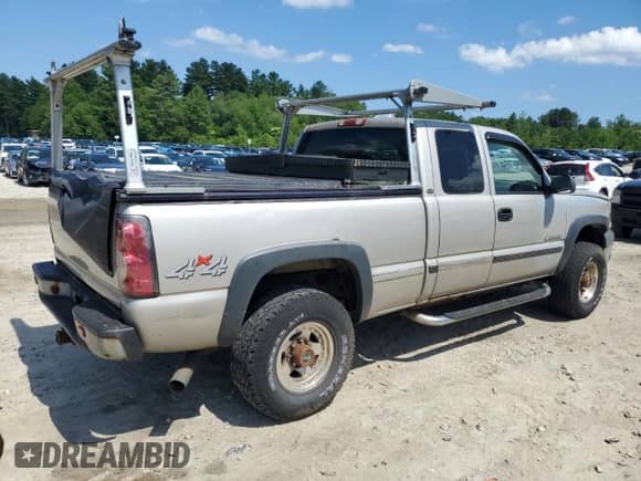 2004 Chevrolet Silverado 2500HD LS with VIN 1GCHK29U34E261176, listed as a Copart auction lot 61436965 with 252,226 mi miles and Clean title. Bid and sale history available at DreamBid. Image 3.