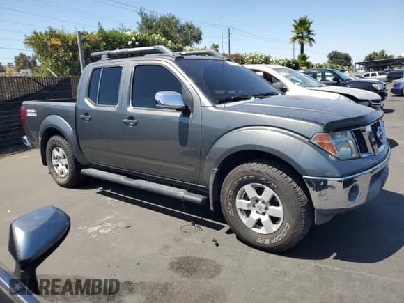 2005 Nissan Frontier SE с VIN 1N6AD07UX5C432549, выставлен на аукционе Copart как лот 70322885 с пробегом 195 229 миль миль и Списание • Salvage title. История ставок и продаж доступна на DreamBid. Изображение 4.