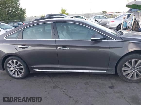 2016 Hyundai Sonata Sport с VIN 5NPE34AF2GH395321, выставлен на аукционе IAAI как лот 42956317 с пробегом 121 071 миль миль и . История ставок и продаж доступна на DreamBid. Изображение 13.