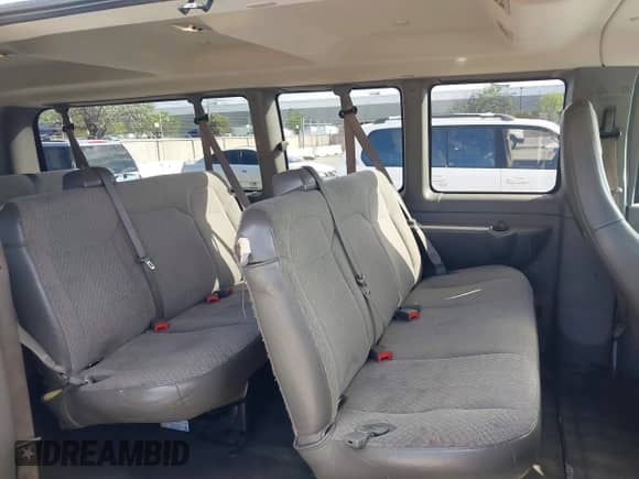 2017 Chevrolet Express Passenger LT с VIN 1GAZGPFF0H1281755, выставлен на аукционе IAAI как лот 41983081 с пробегом 63 194 миль миль и . История ставок и продаж доступна на DreamBid. Изображение 8.