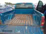 2005 Chevrolet Silverado 1500 Work Truck z VIN 1GCEC14X85Z221486, wystawiony jako IAAI lot #43404608 z przebiegiem 210 858 mil mil oraz . Historia ofert i sprzedaży dostępna na DreamBid. Obrazek 18.