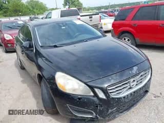 2013 Volvo S60 T5 Premier с VIN YV1612FS1D1212654, выставлен на аукционе IAAI как лот 42650834 с пробегом 194 050 миль миль и . История ставок и продаж доступна на DreamBid. Изображение 1.