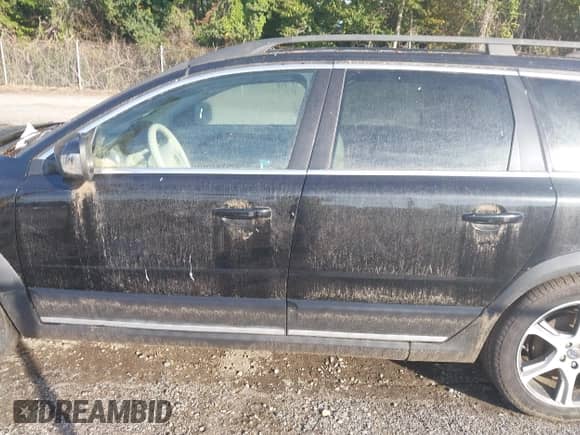 2012 Volvo XC70 T6 with VIN YV4902BZ0C1127969, listed as a IAAI auction lot 43218678 with 185,854 mi miles and . Bid and sale history available at DreamBid. Image 14.