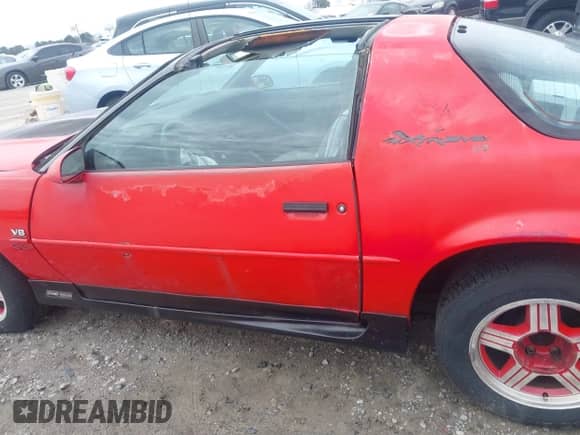 1992 Chevrolet Camaro RS z VIN 1G1FP23E7NL128405, wystawiony jako IAAI lot #41730192 z przebiegiem 254 780 mil mil oraz . Historia ofert i sprzedaży dostępna na DreamBid. Obrazek 14.